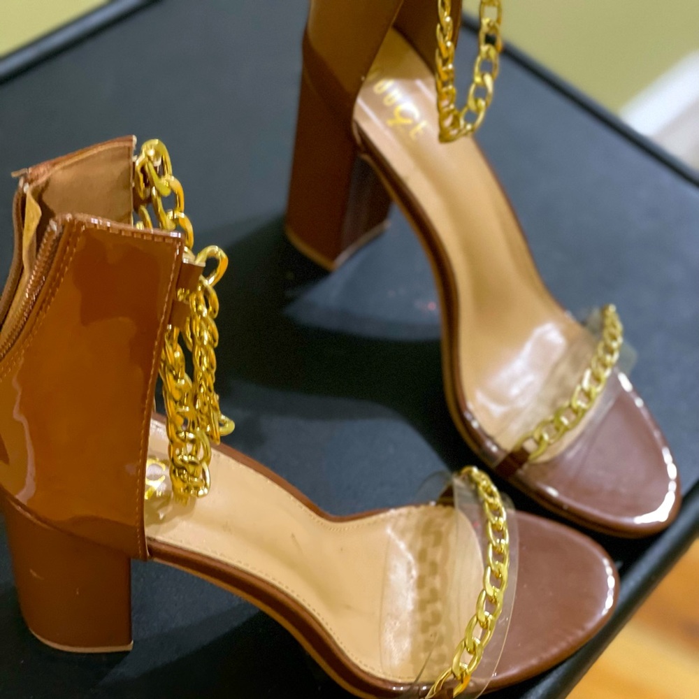 Tan chain block heel size 11